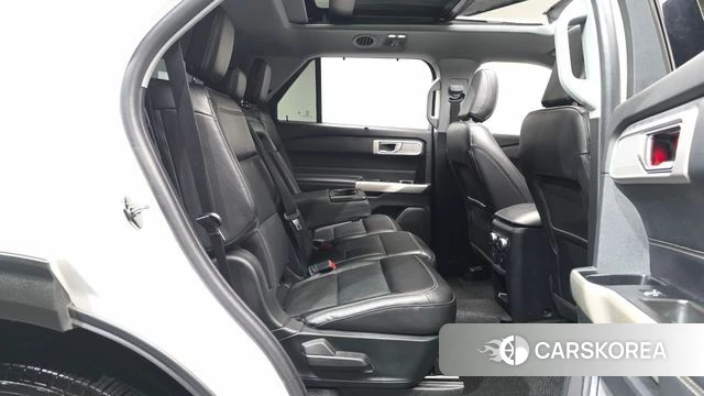 Ford Explorer 6th Generation 2021 Белый из Кореи, фото 2