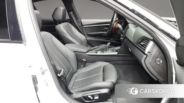 BMW 3 Series (F30) 2018 Белый из Кореи, фото 2