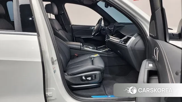 BMW X7 (G07) 2024 Белый из Кореи, фото 2