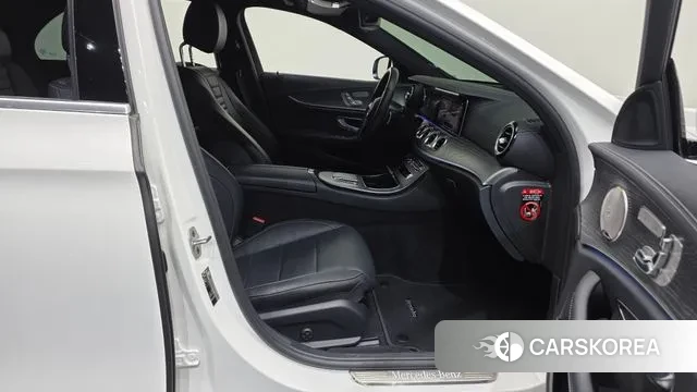 Mercedes-Benz E-Class W213 2022 Белый из Кореи, фото 2