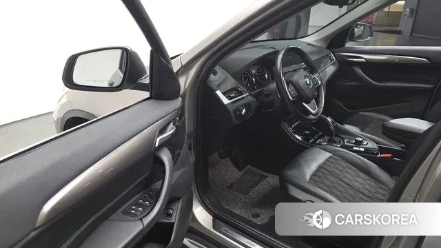 BMW X1 (F48) 2020 Песочный из Кореи, фото 2