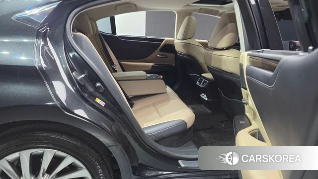 Lexus ES300h 7th generation 2019 Черный из Кореи, фото 2