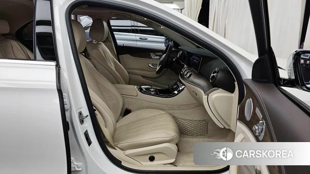 Mercedes-Benz E-Class W213 2020 Белый из Кореи, фото 2