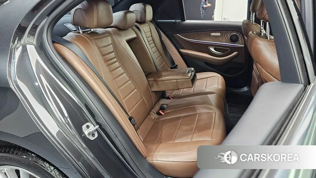 Mercedes-Benz E-Class W213 2021 Серый из Кореи, фото 2