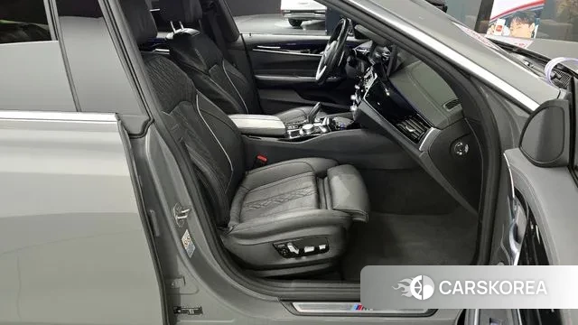 BMW 6 Series GT (G32) 2021 Серебристо-серый из Кореи, фото 2