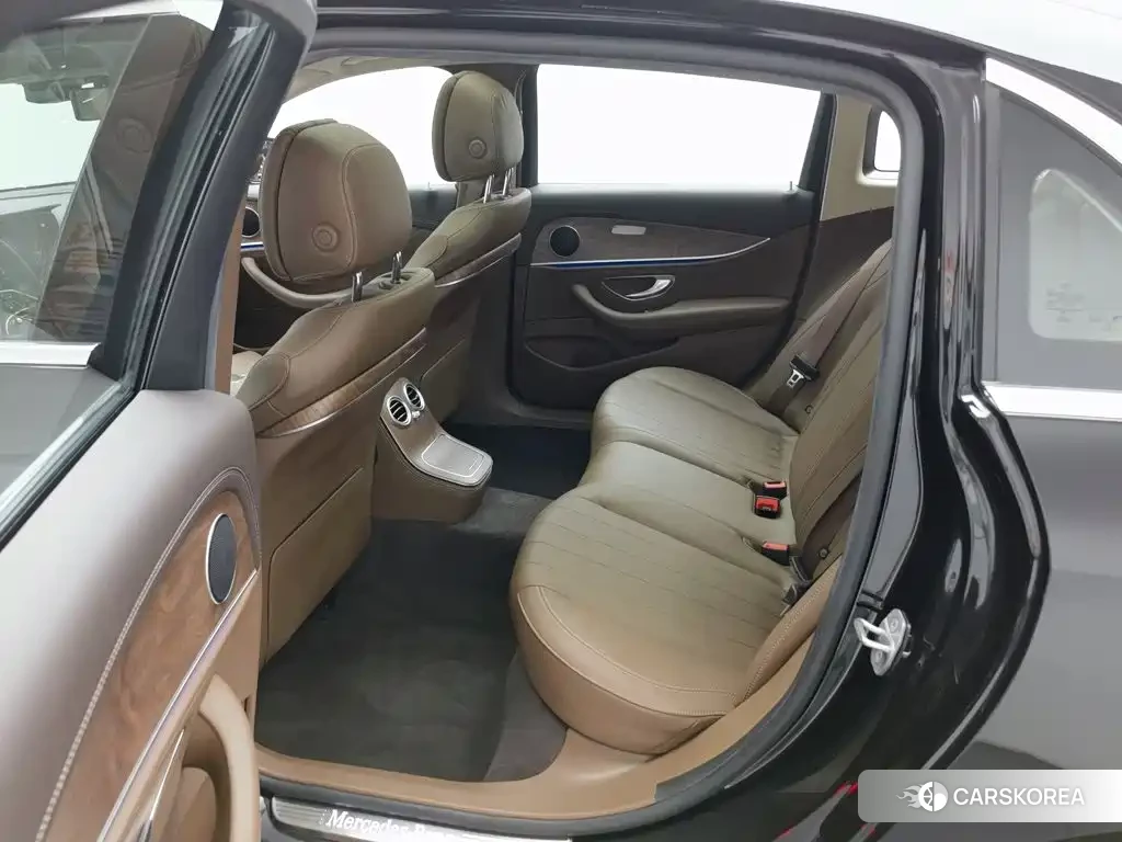 Mercedes-Benz E-Class 2021 Черный из Китая, фото 2