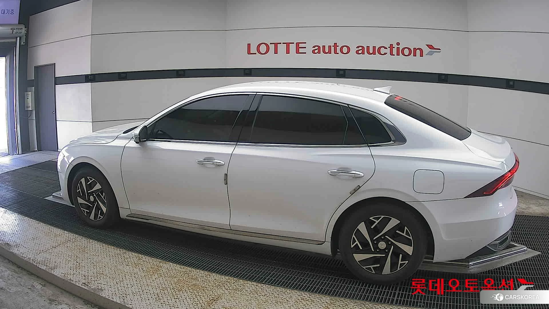 Hyundai Grandeur Hybrid 2022 Creamy White Pearl (optional) из Кореи, фото 2