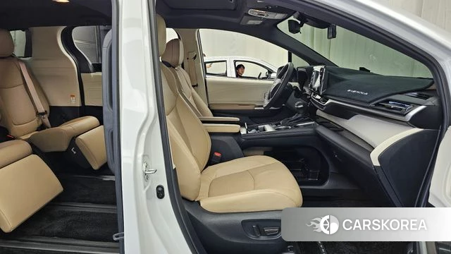 Toyota Sienna 4th Generation 2024 Белый из Кореи, фото 2