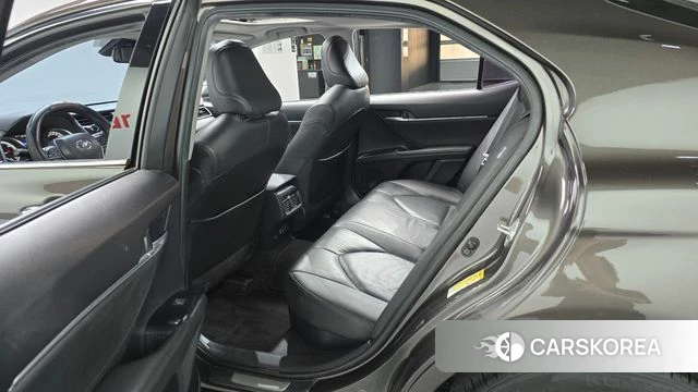 Toyota Camry (XV70) 2018 Коричневый из Кореи, фото 2