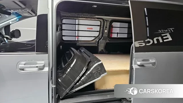 Hyundai Staria 2023 Серебряный из Кореи, фото 2