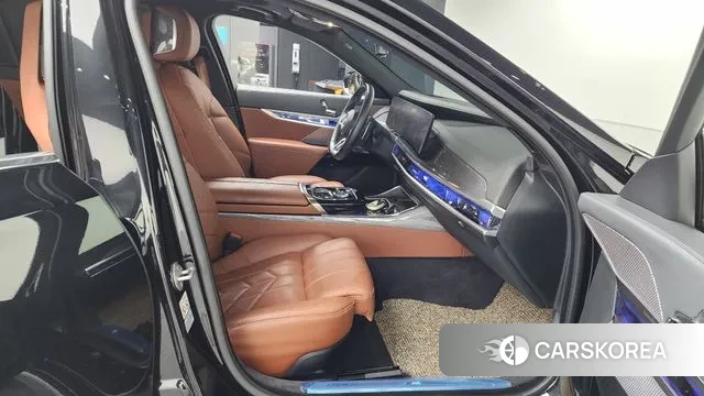 BMW 7 Series (G70) 2024 Черный из Кореи, фото 2