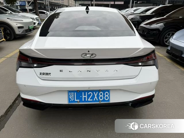 Hyundai Elantra 2023 Белый из Китая, фото 2