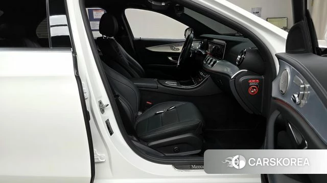 Mercedes-Benz E-Class W213 2021 Белый из Кореи, фото 2