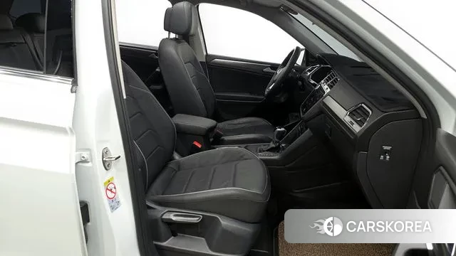 Volkswagen Tiguan Allspace 2023 Белый из Кореи, фото 2