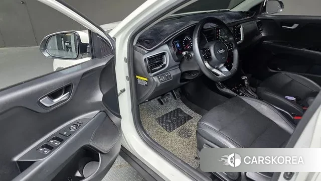 Kia Stonic 2018 Белый из Кореи, фото 2