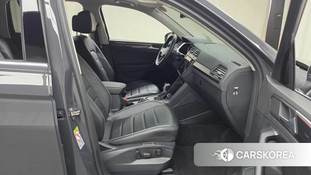 Volkswagen Tiguan second Generation 2023 Серый из Кореи, фото 2