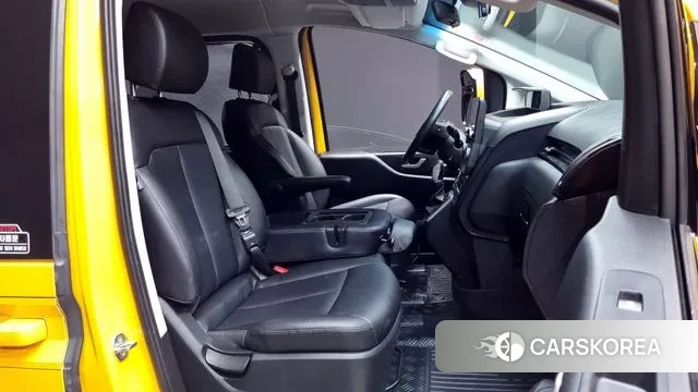 Hyundai Staria 2023 Желтый из Кореи, фото 2