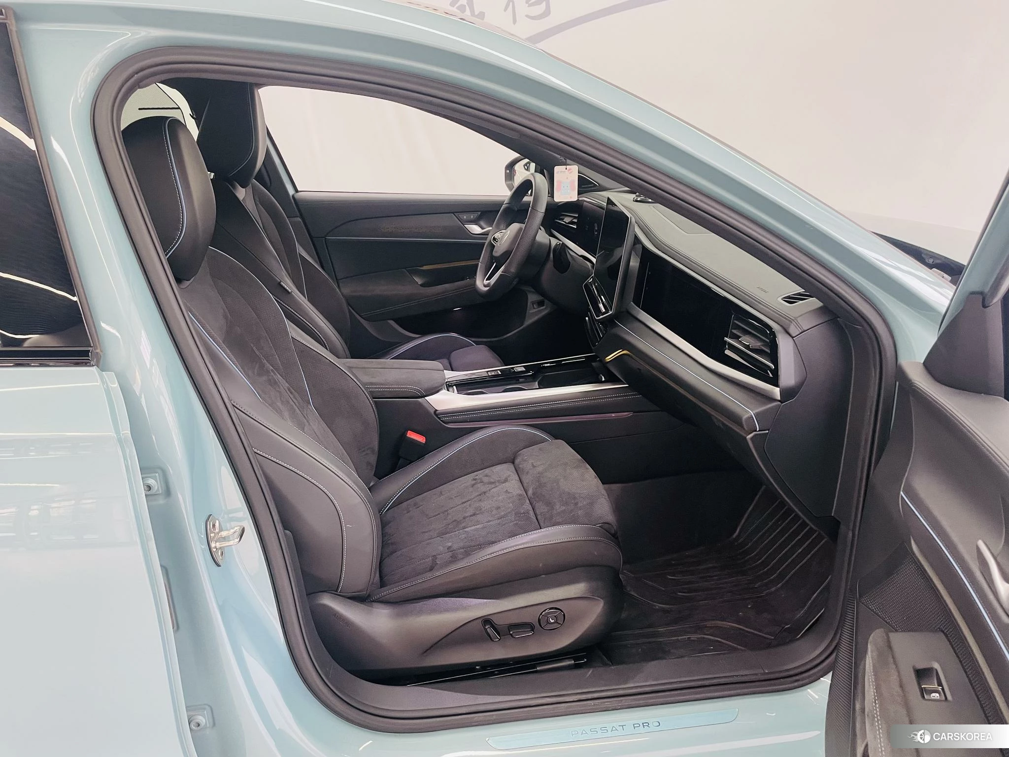 Volkswagen Passat 2024 Синий из Китая, фото 2