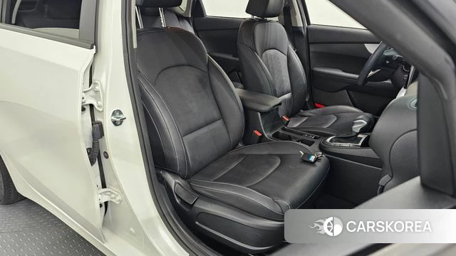 Kia The New K3 2nd generation 2021 Белый из Кореи, фото 2