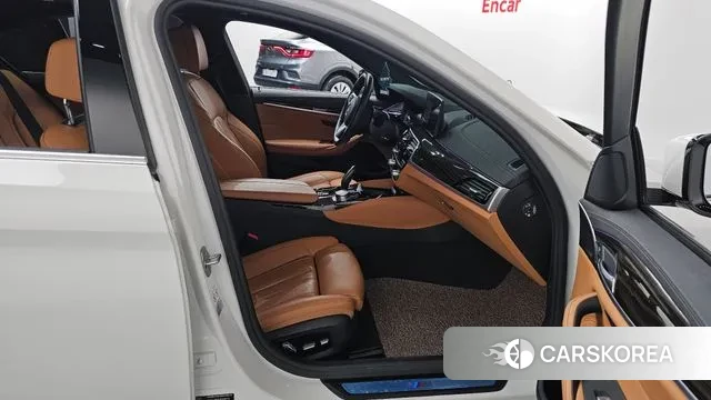 BMW 5 Series (G30) 2020 Белый из Кореи, фото 2