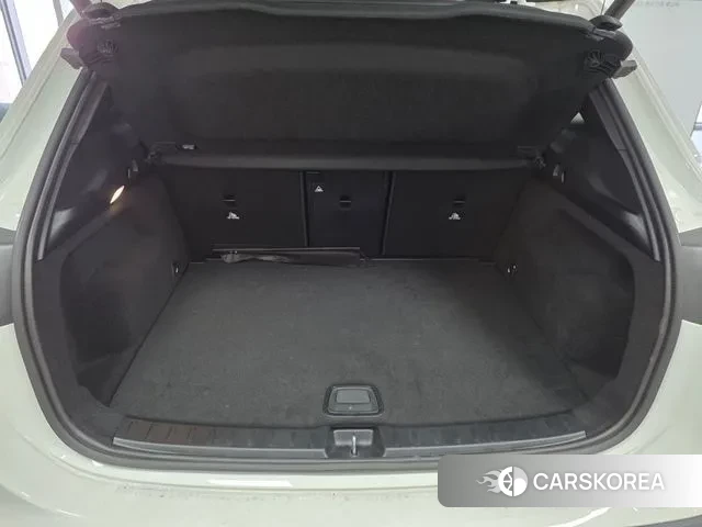 Mercedes-Benz GLA - Class H247 2023 Белый из Кореи, фото 2