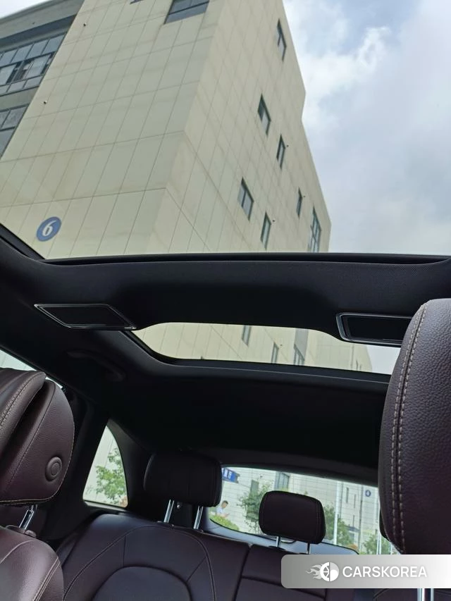 Mercedes-Benz GLC 2021 Белый из Китая, фото 2