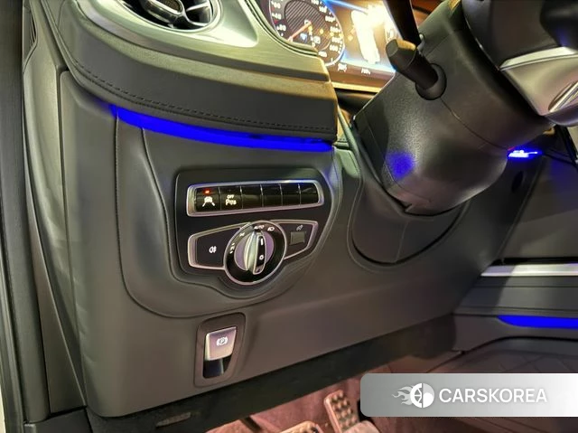 Mercedes-Benz G-Class W463b 2024 Белый из Кореи, фото 2