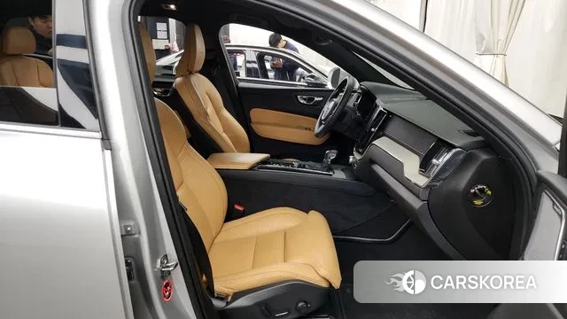 Volvo XC60 second Generation 2020 Серебряный из Кореи, фото 2