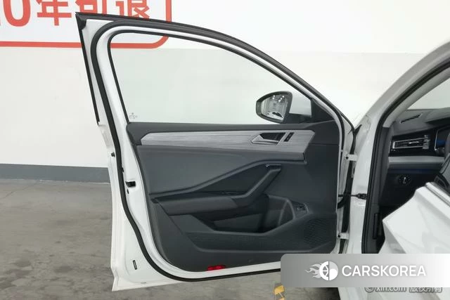 Volkswagen Sagitar 2024 Белый из Китая, фото 2