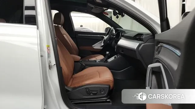 Audi Q3 (F3) 2022 Белый из Кореи, фото 2