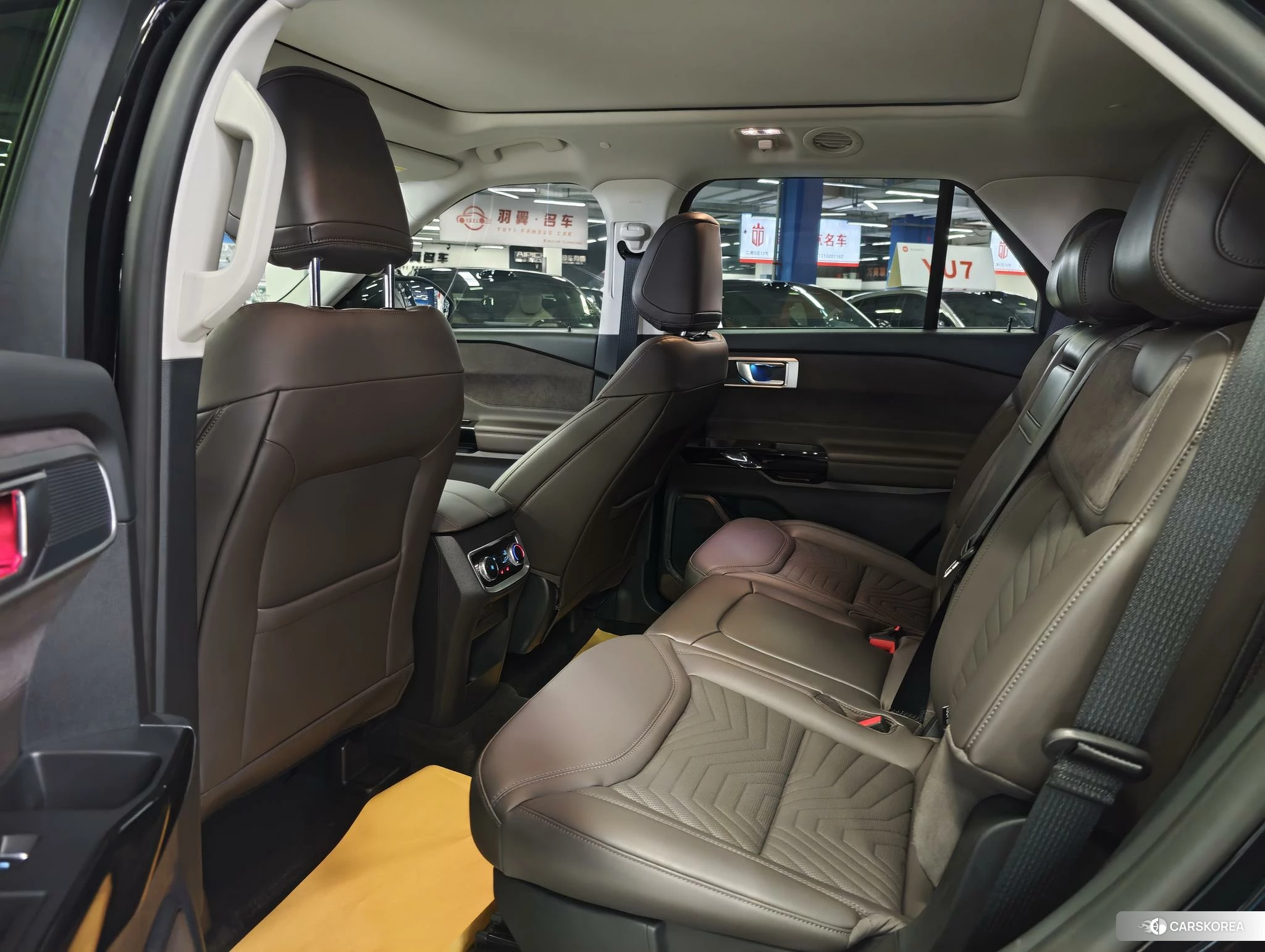 Ford Explorer 2024 Черный из Китая, фото 2