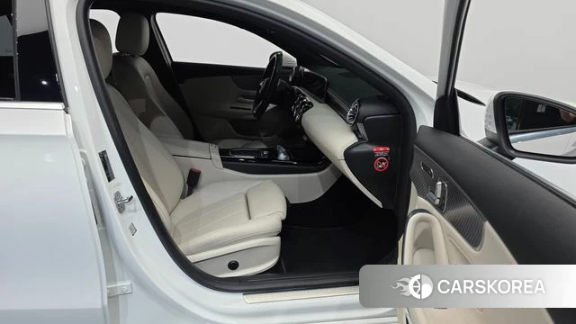 Mercedes-Benz A-Class W177 2024 Белый из Кореи, фото 2