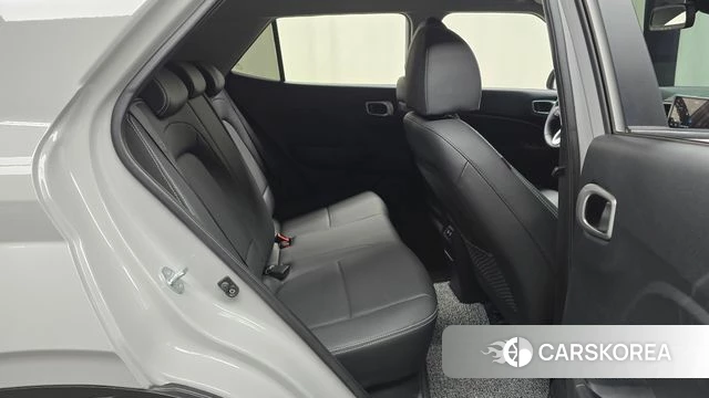 Hyundai Venue 2023 Серебристо-серый из Кореи, фото 2