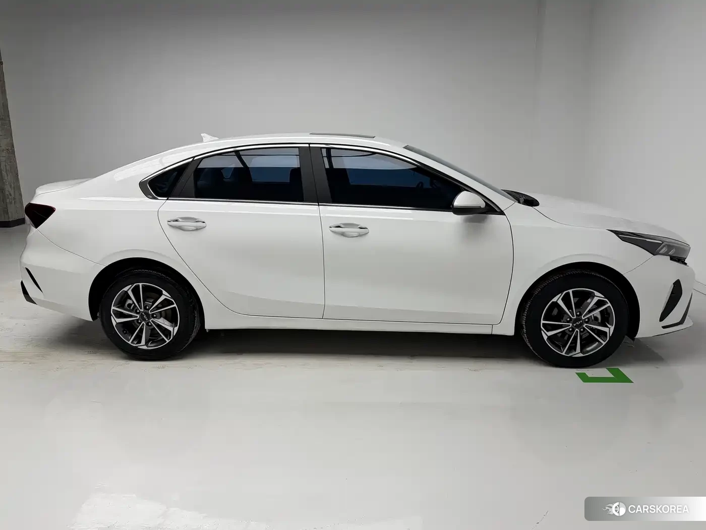 Kia K3 2023 Белый из Китая, фото 2