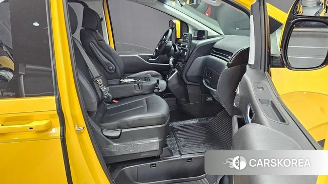 Hyundai Staria 2024 Желтый из Кореи, фото 2
