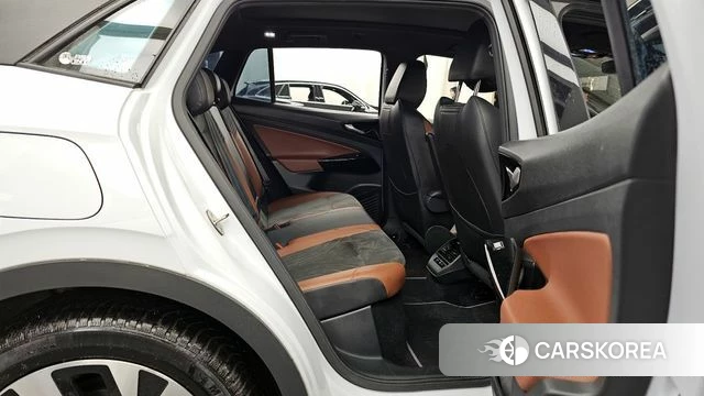 Volkswagen ID.4 2023 Белый из Кореи, фото 2