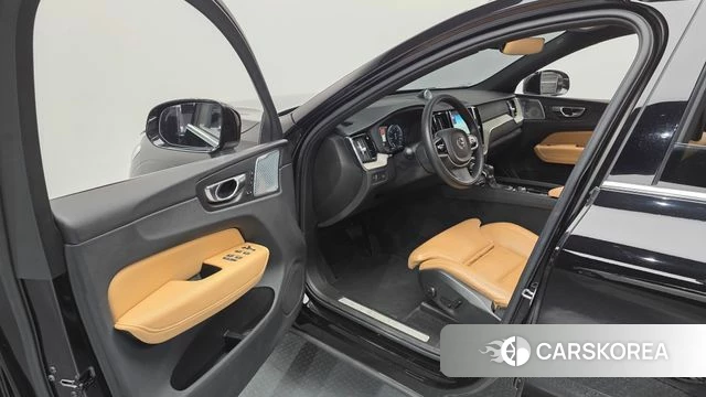 Volvo XC60 second Generation 2018 Черный из Кореи, фото 2