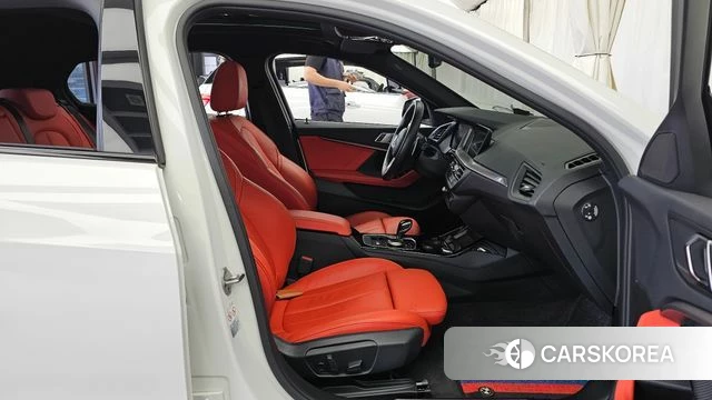 BMW 1 Series (F40) 2021 Белый из Кореи, фото 2