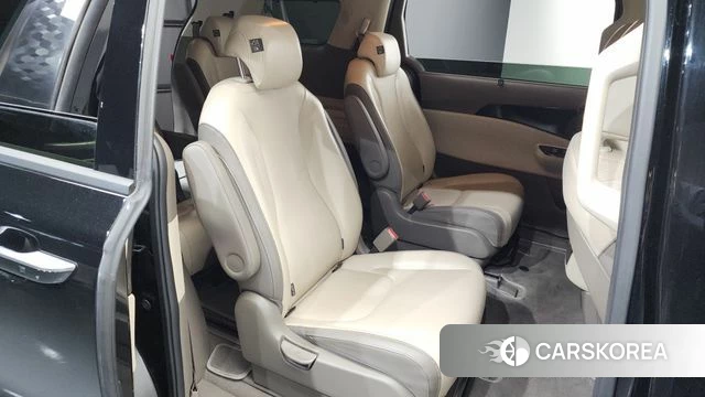 Kia Carnival 4th generation 2023 Черный из Кореи, фото 2