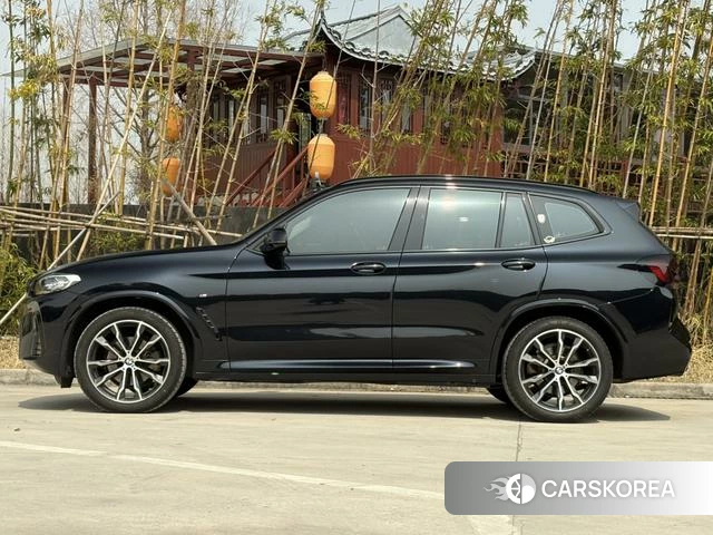 BMW X3 2021 Черный из Китая, фото 2