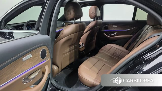 Mercedes-Benz E-Class W213 2023 Черный из Кореи, фото 2