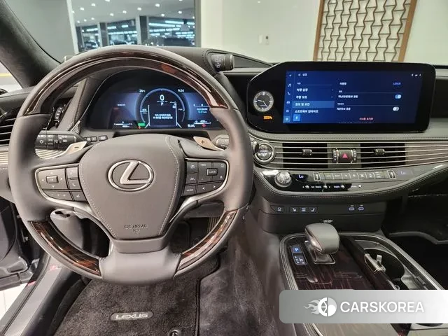 Lexus LS500h 5th generation 2025 Черный из Кореи, фото 2