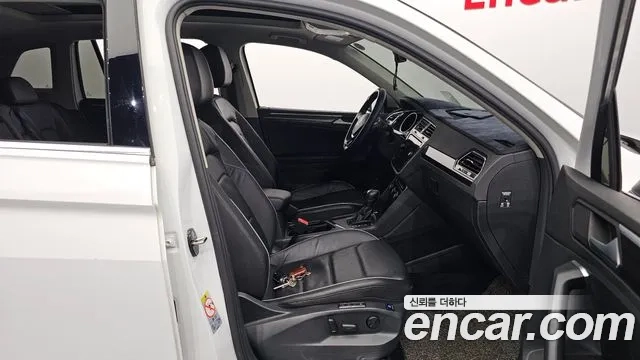 Volkswagen Tiguan second Generation 2020 Белый из Кореи, фото 2