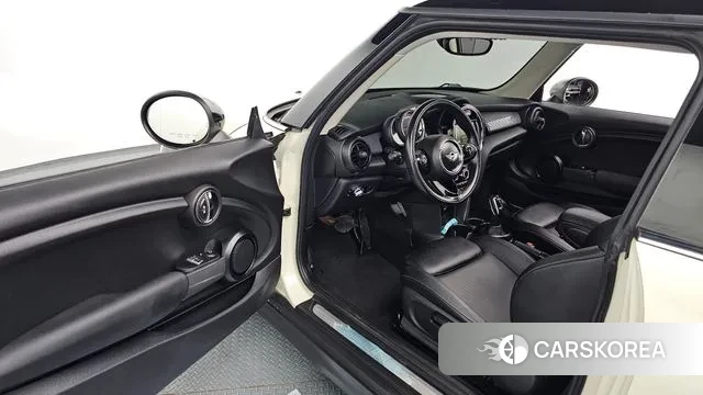 Mini Cooper D 2018 Жемчужный цвет из Кореи, фото 2