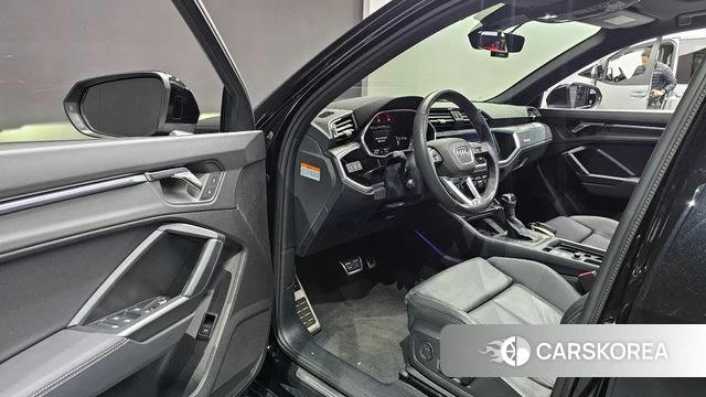 Audi Q3 (F3) 2023 Черный из Кореи, фото 2