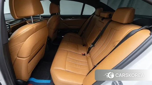 BMW 5 Series (G30) 2021 Белый из Кореи, фото 2