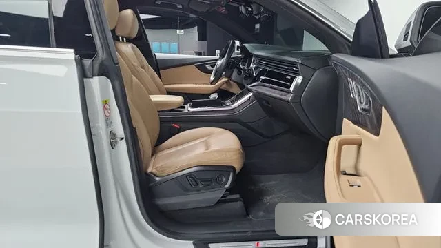 Audi Q8 (4M) 2023 Белый из Кореи, фото 2