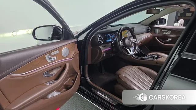 Mercedes-Benz E-Class W213 2019 Черный из Кореи, фото 2