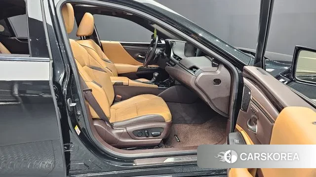 Lexus ES300h 7th generation 2019 Черный из Кореи, фото 2