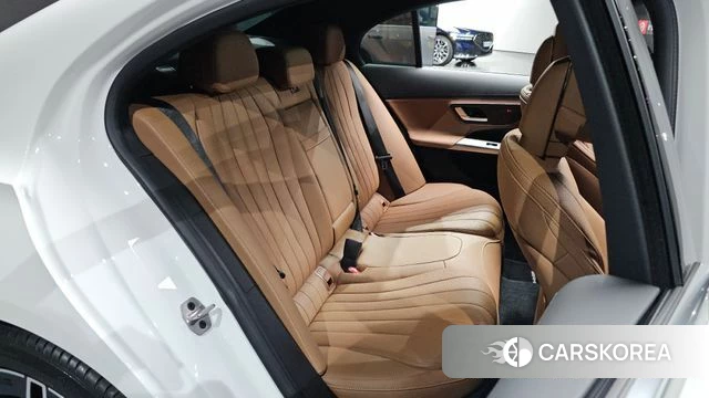Mercedes-Benz E-Class W214 2025 Белый из Кореи, фото 2